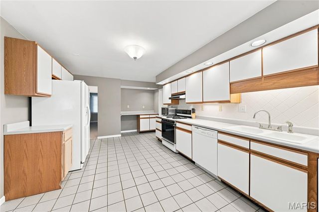 80 La Venta Drive, Florissant, MO 63031