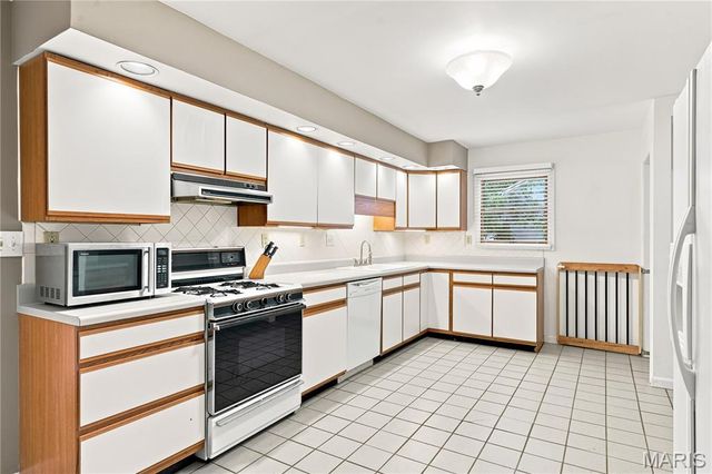 80 La Venta Drive, Florissant, MO 63031