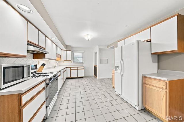 80 La Venta Drive, Florissant, MO 63031