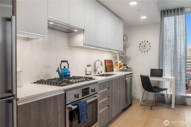 800 Columbia Street #608, Seattle, WA 98104
