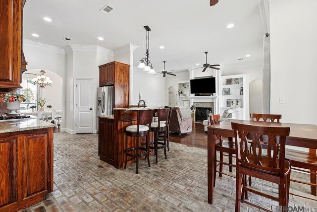 11177 Toria Ln, St Amant, LA 70774