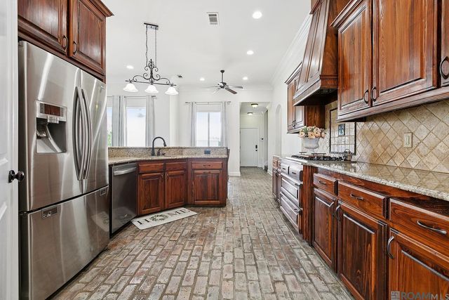 11177 Toria Ln, St Amant, LA 70774