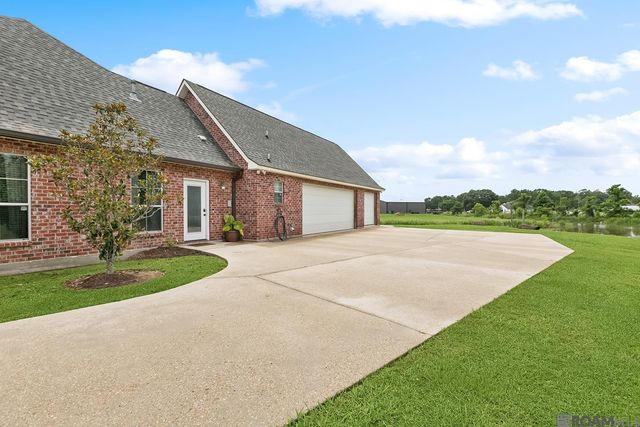 11177 Toria Ln, St Amant, LA 70774
