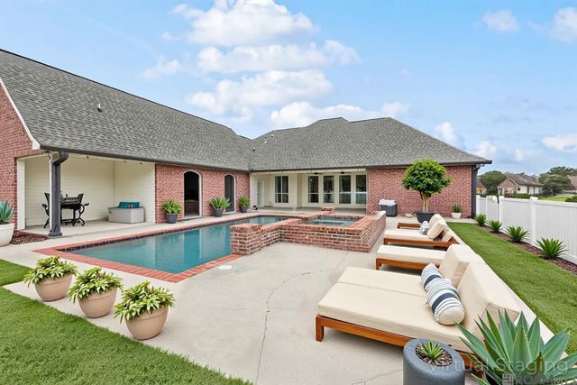 11177 Toria Ln, St Amant, LA 70774