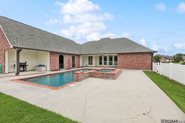 11177 Toria Ln, St Amant, LA 70774