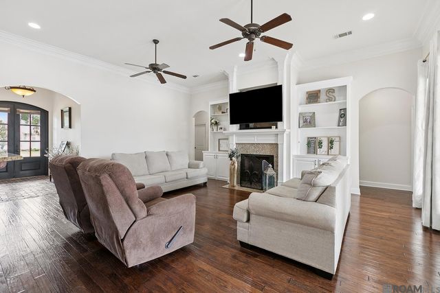 11177 Toria Ln, St Amant, LA 70774