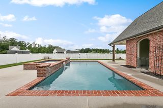11177 Toria Ln, St Amant, LA 70774