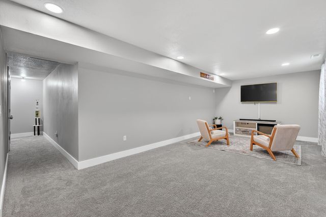 4023 NE 3rd Street, Ankeny, IA 50021