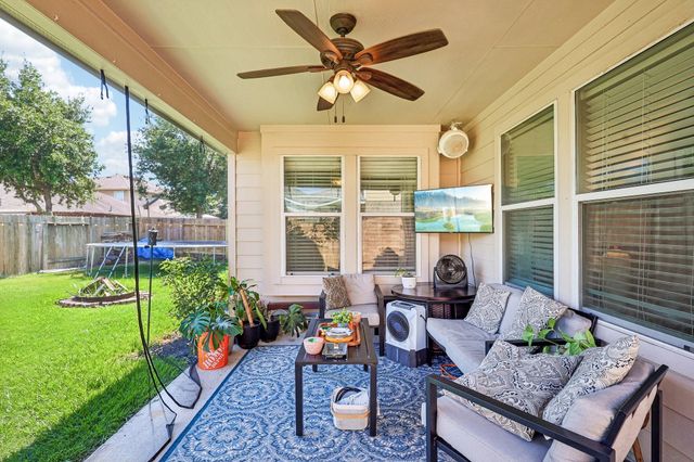 2211 Oak Rise Drive, Conroe, TX 77304