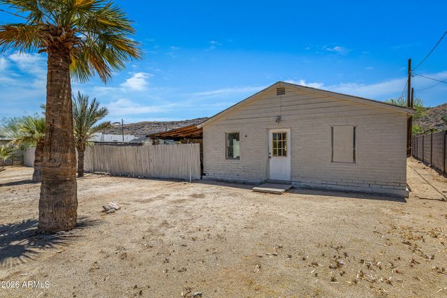 2241 E DESERT Lane, Phoenix, AZ 85042