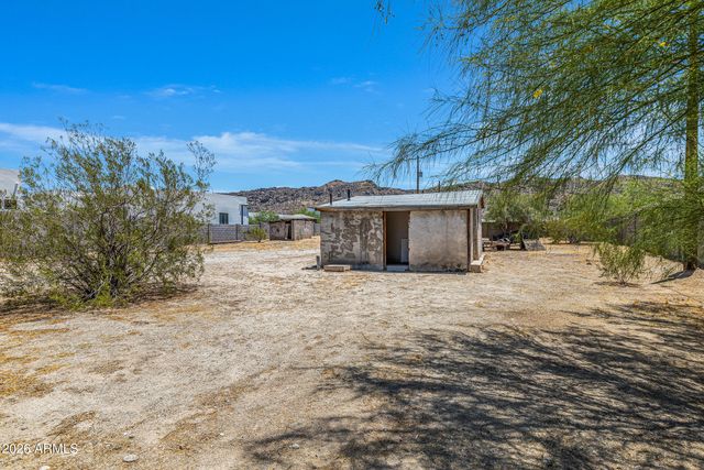 2241 E DESERT Lane, Phoenix, AZ 85042