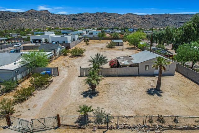 2241 E DESERT Lane, Phoenix, AZ 85042