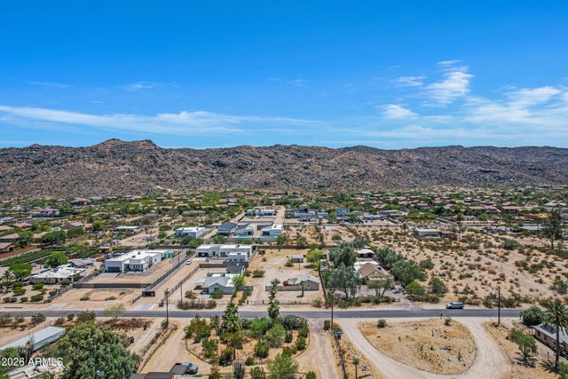 2241 E DESERT Lane, Phoenix, AZ 85042
