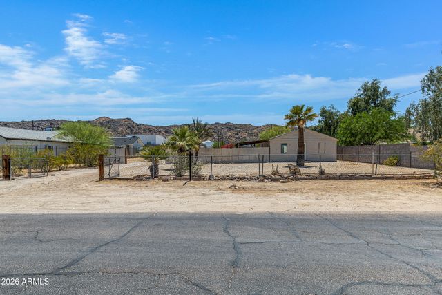2241 E DESERT Lane, Phoenix, AZ 85042