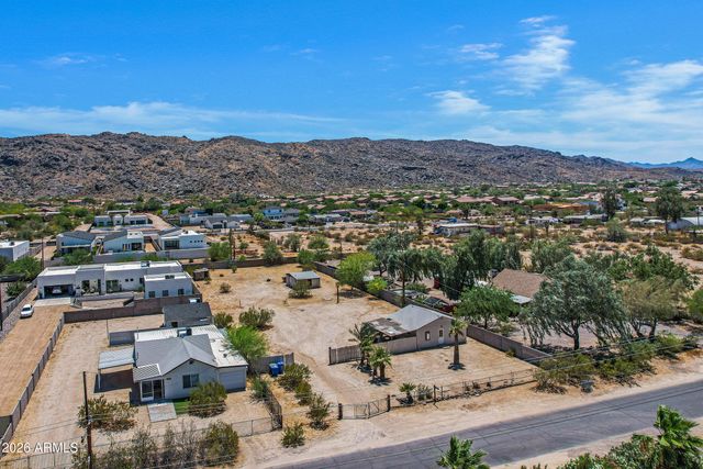 2241 E DESERT Lane, Phoenix, AZ 85042