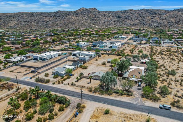 2241 E DESERT Lane, Phoenix, AZ 85042