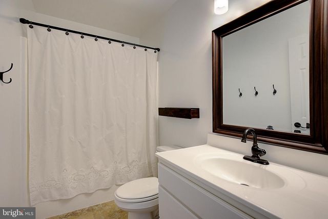 3513 OAK DR, Edgewater, MD 21037