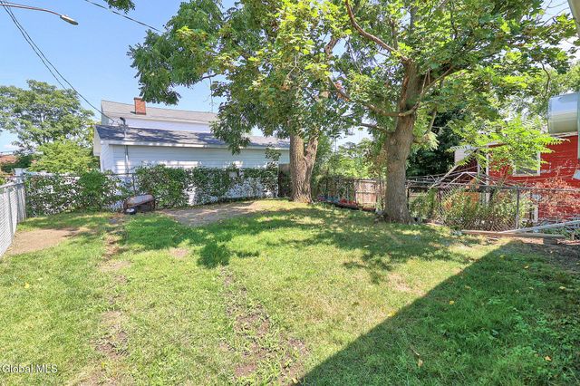 9 1/2 Museum Lane, Waterford, NY 12188