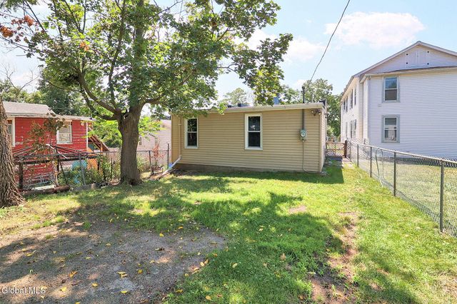 9 1/2 Museum Lane, Waterford, NY 12188
