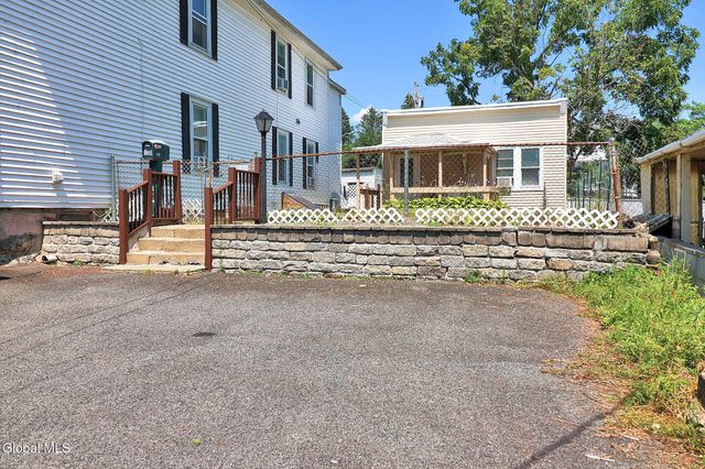 9 1/2 Museum Lane, Waterford, NY 12188