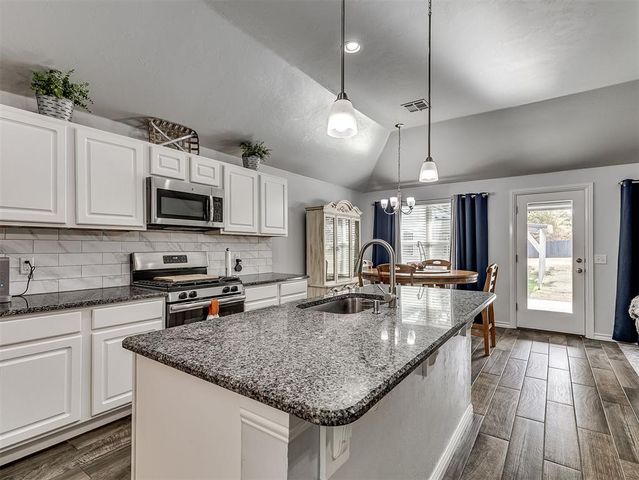 625 Canyon Creek Lane, Guthrie, OK 73044