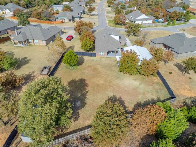 625 Canyon Creek Lane, Guthrie, OK 73044