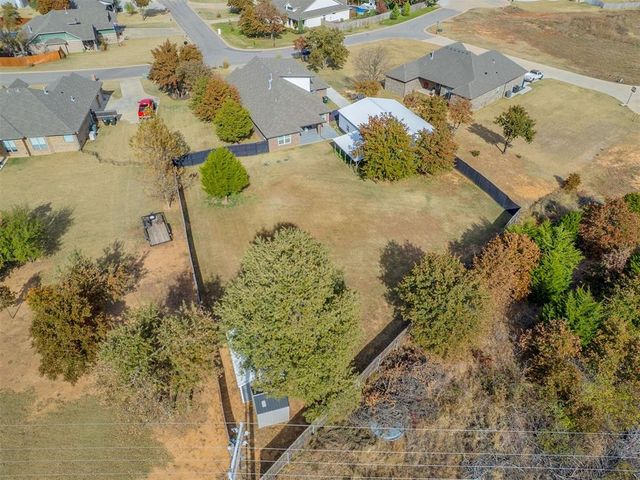 625 Canyon Creek Lane, Guthrie, OK 73044