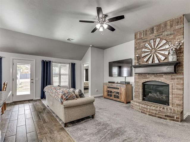 625 Canyon Creek Lane, Guthrie, OK 73044