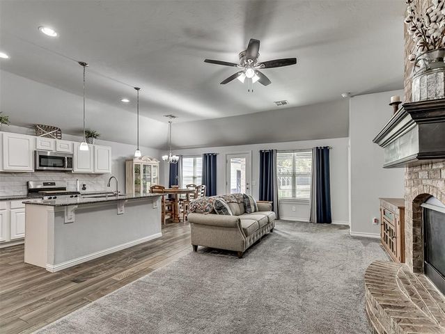 625 Canyon Creek Lane, Guthrie, OK 73044