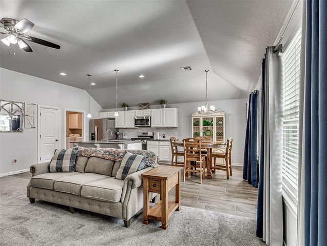 625 Canyon Creek Lane, Guthrie, OK 73044