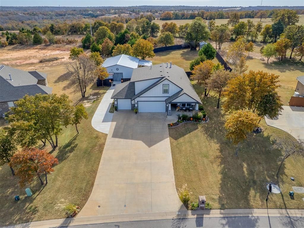 625 Canyon Creek Lane, Guthrie, OK 73044