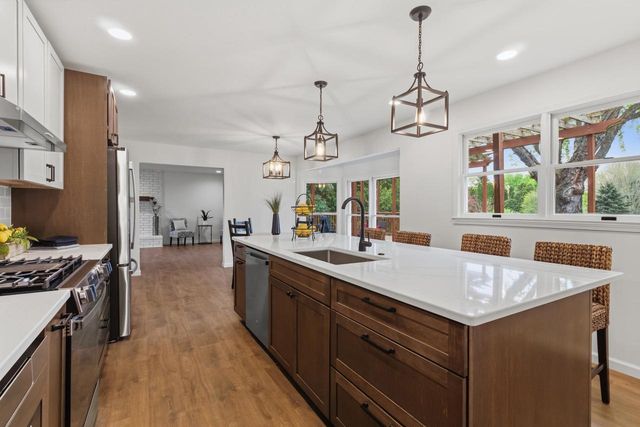 3519 Swansee Ridge, Sun Prairie, WI 53590
