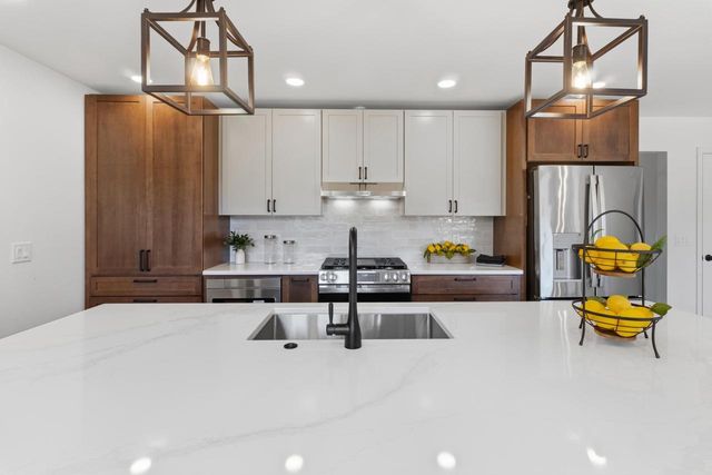 3519 Swansee Ridge, Sun Prairie, WI 53590