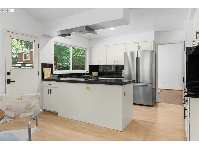 3220 Sw 66TH Ave, Portland, OR 97225