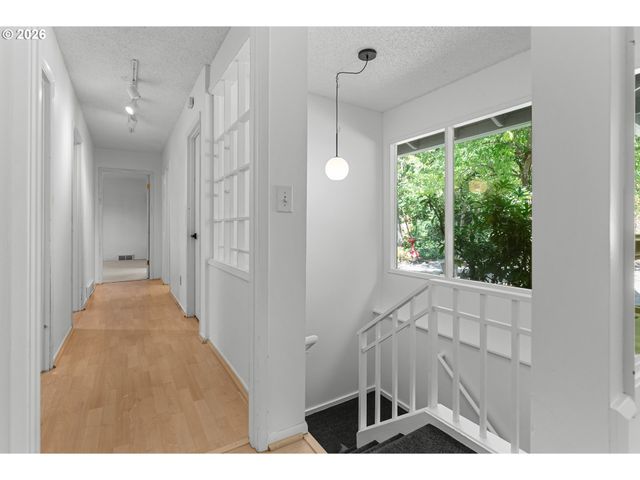 3220 Sw 66TH Ave, Portland, OR 97225