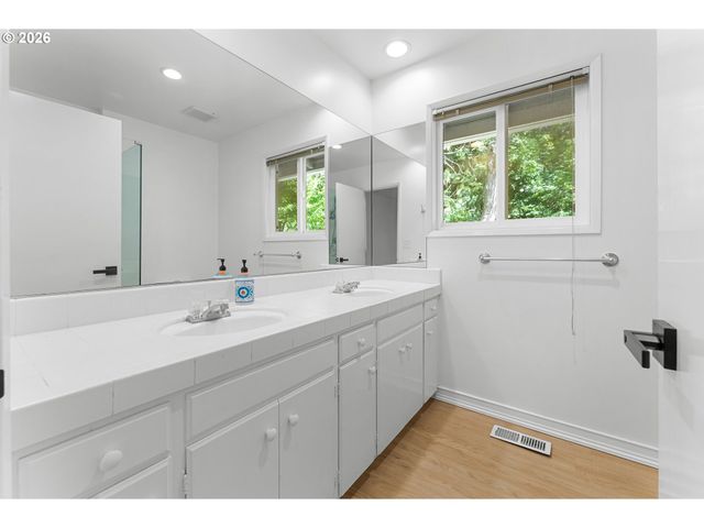 3220 Sw 66TH Ave, Portland, OR 97225