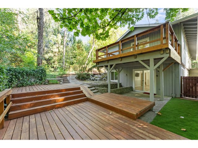 3220 Sw 66TH Ave, Portland, OR 97225