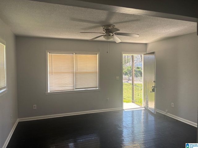 42 4TH AVENUE SE, Graysville, AL 35073