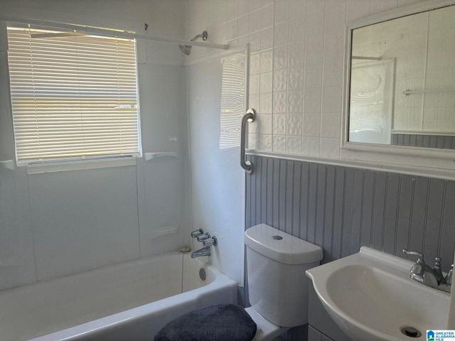 42 4TH AVENUE SE, Graysville, AL 35073