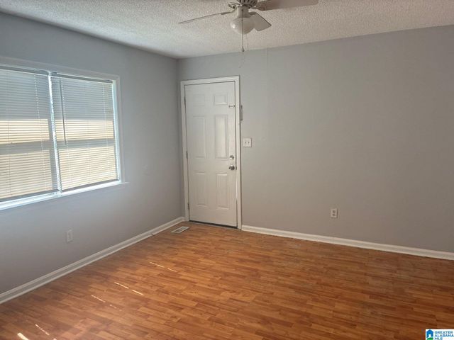 42 4TH AVENUE SE, Graysville, AL 35073