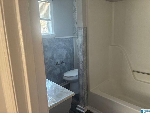 42 4TH AVENUE SE, Graysville, AL 35073