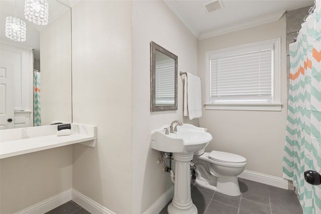 4535 Calmont Avenue, Fort Worth, TX 76107