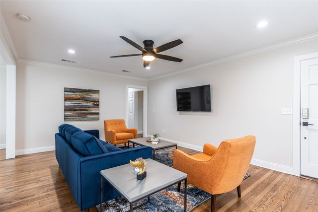 4535 Calmont Avenue, Fort Worth, TX 76107