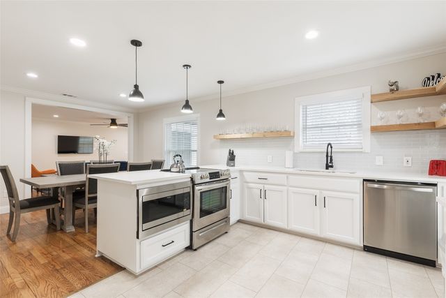 4535 Calmont Avenue, Fort Worth, TX 76107