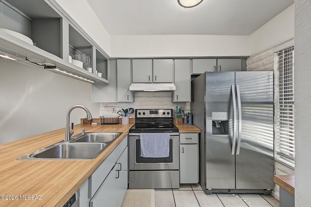 7812 E Kenyon Drive, Tucson, AZ 85710