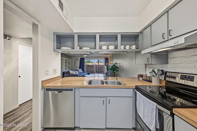 7812 E Kenyon Drive, Tucson, AZ 85710