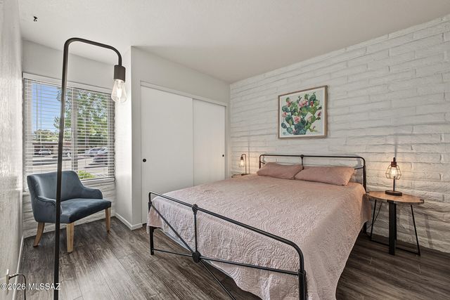 7812 E Kenyon Drive, Tucson, AZ 85710