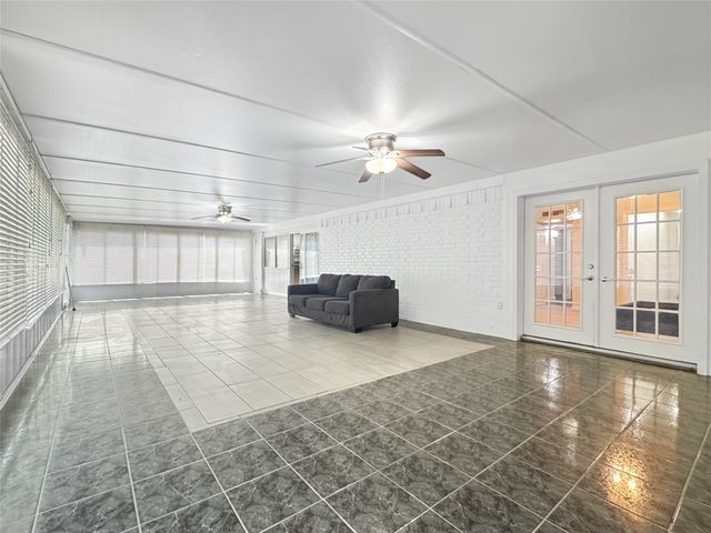 334 E Crossland Boulevard, Grand Prairie, TX 75052