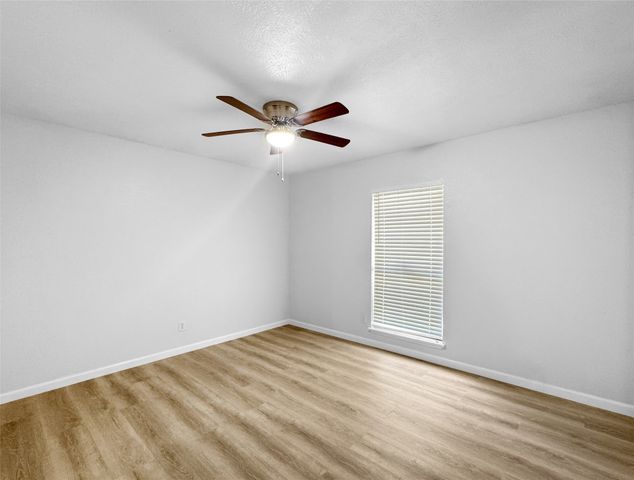 334 E Crossland Boulevard, Grand Prairie, TX 75052