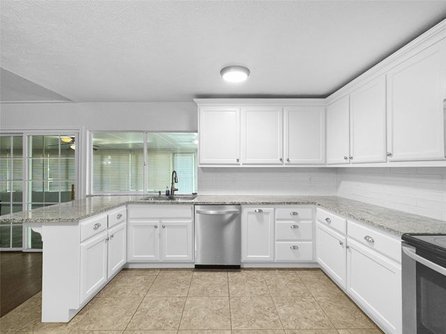 334 E Crossland Boulevard, Grand Prairie, TX 75052